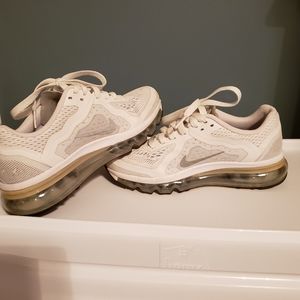 Gently used - size 6 NIKE, sneaker, air max